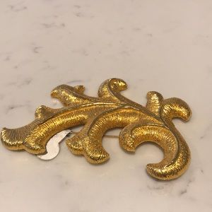 Vintage Large 18kp Signed Pin Brooch